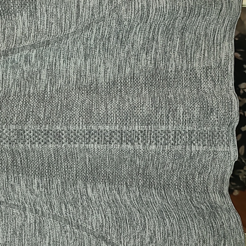 Lululemon Atletica Active Top, Color Gray, Size 6 🙂🙂🤩🤩 - Picture 8 of 11